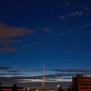 Starlink Satelliten am Himmel – SpaceX Satellitenkonstellation für mobiles Internet