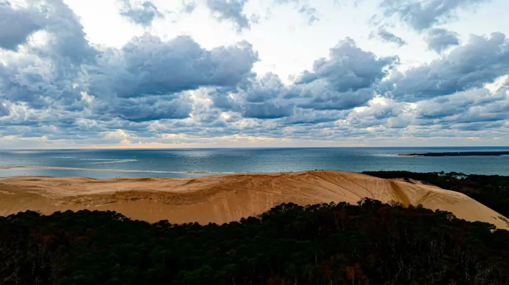 Dune du Pilat Drohnenaufnahme – Luftbild der größten Wanderdüne Europas an der Atlantikküste in Frankreich