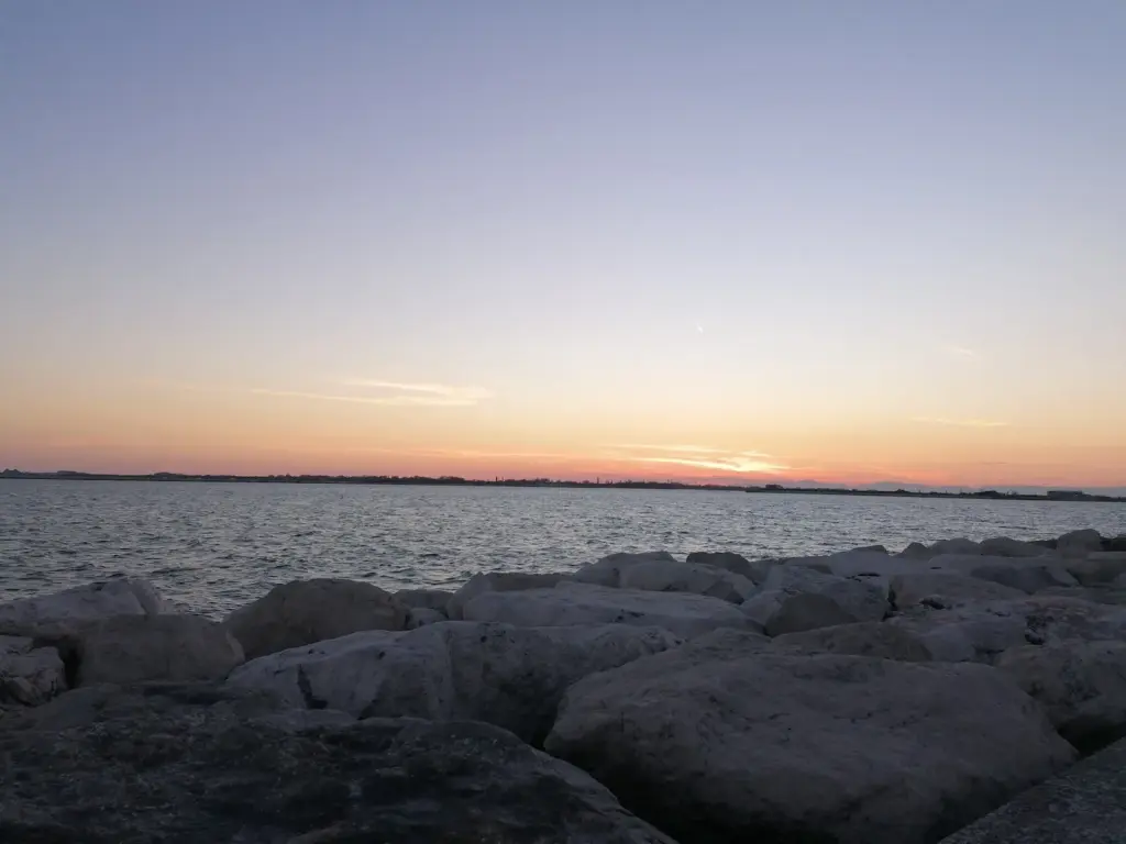 Küstenlandschaft in Italien – Dolce Vita und Remote Work an der italienischen Küste