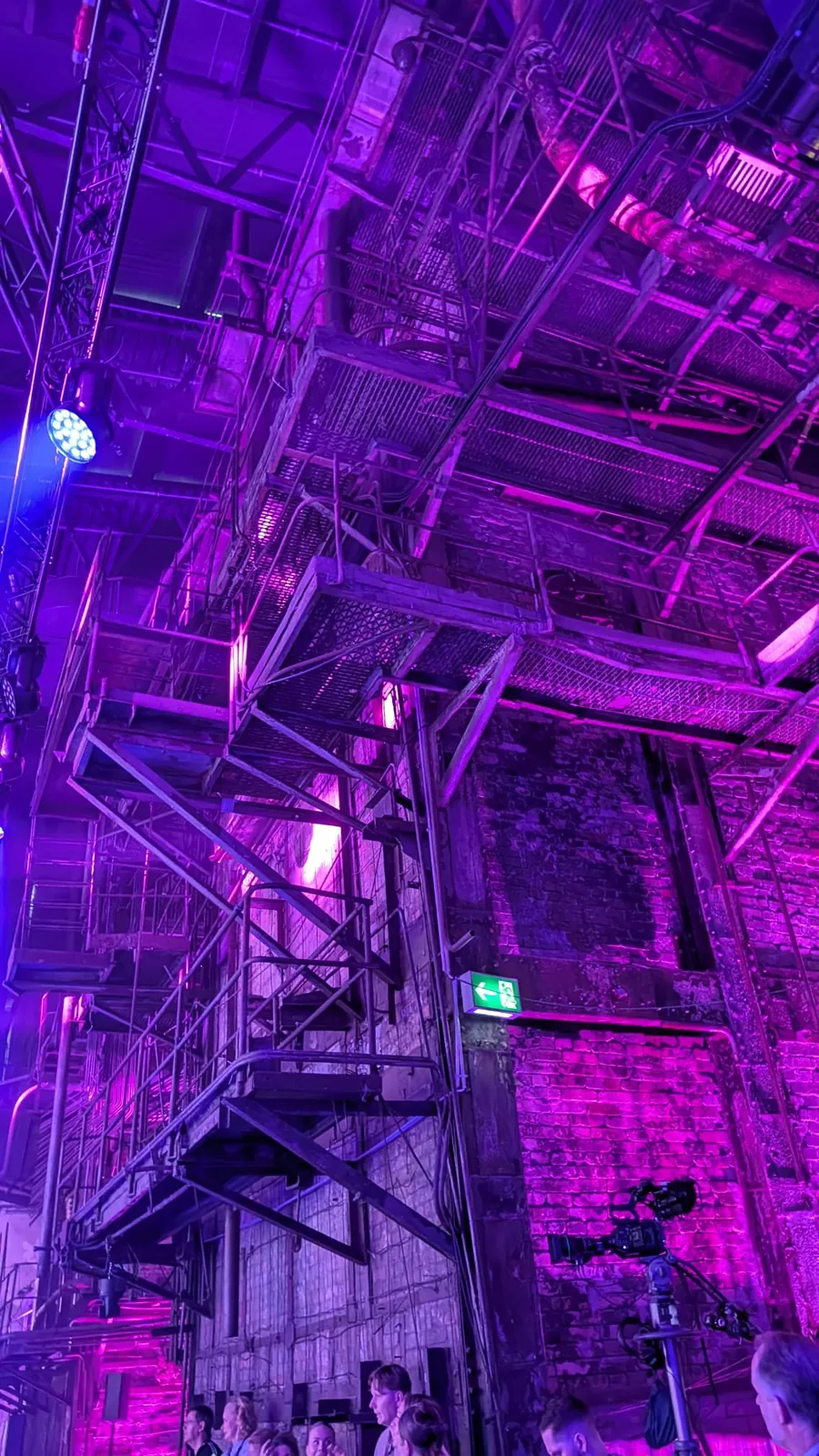 Industriecharme des Kultuurikatel in Tallinn – Venue der Latitude59 2026 mit historischen Stahltreppen