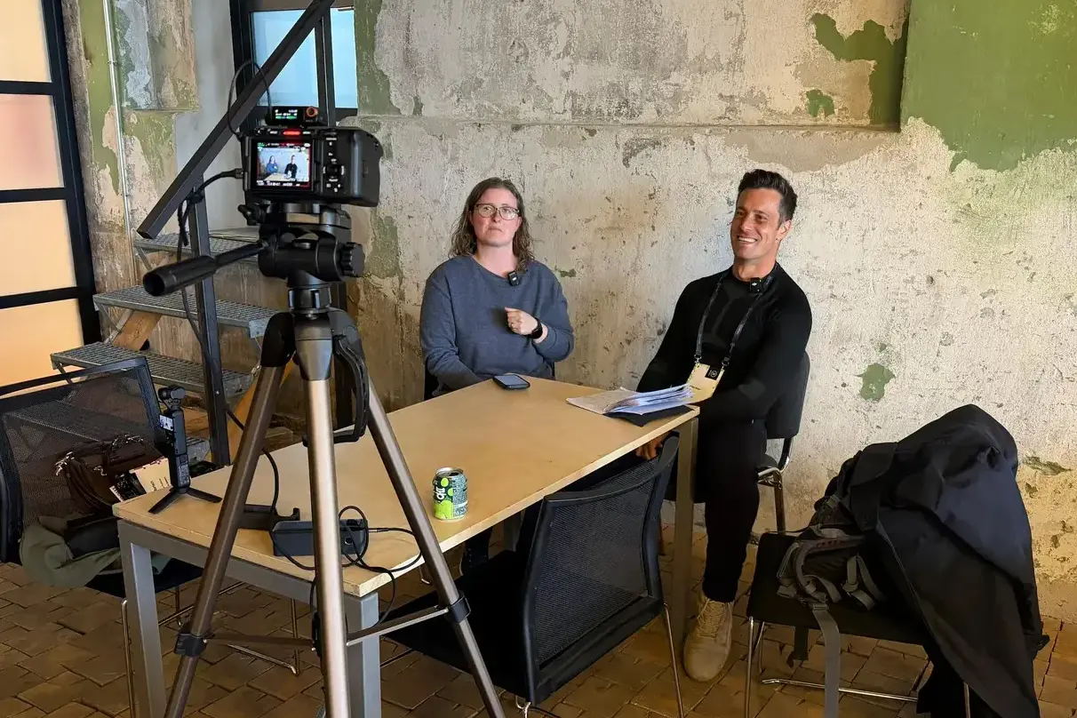 Vera von Remote on Road im Interview mit Julian Meyer, Botschafter der estnischen e-Residency, während der Latitude59 2026